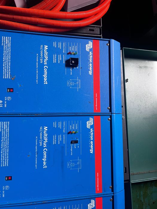 Інвектор перетворювач струму гібрид  Victron Energy