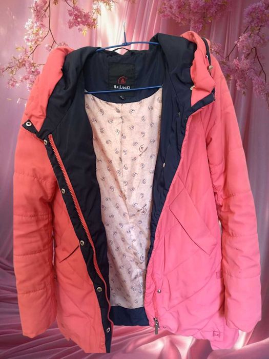 Жіноча куртка осінь/весна з капюшоном