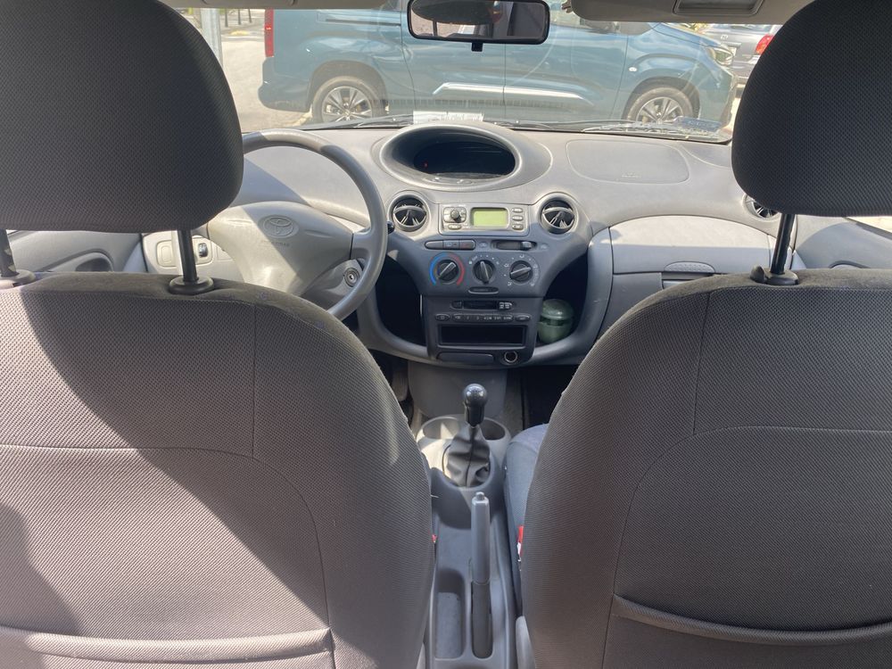 Toyota Yaris l 4 drzwi hak