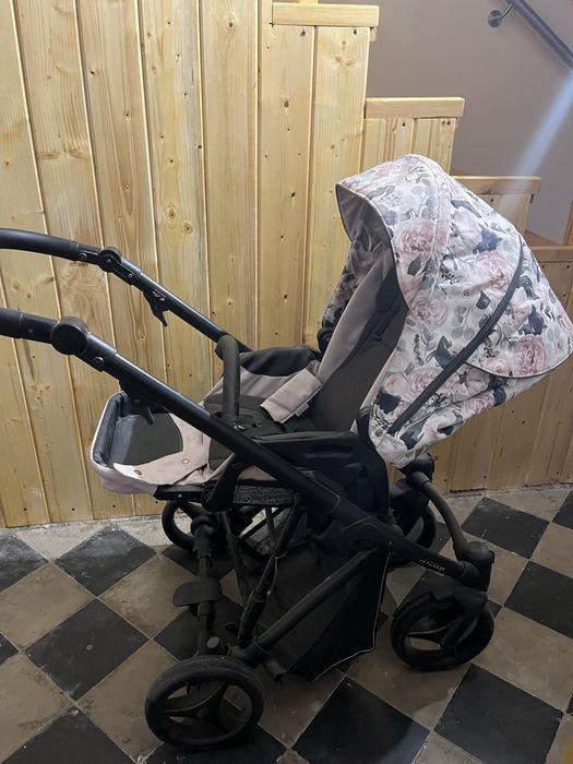 Piekny wozek dziececy