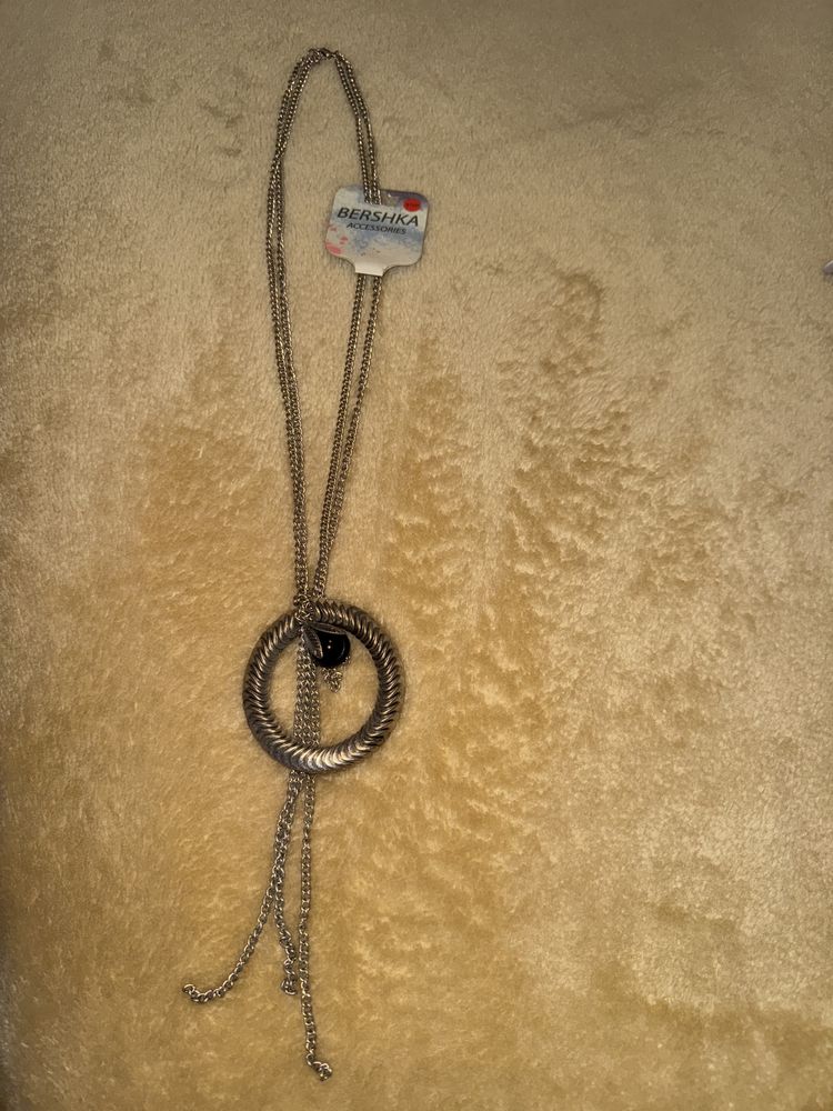 Colar da Bershka