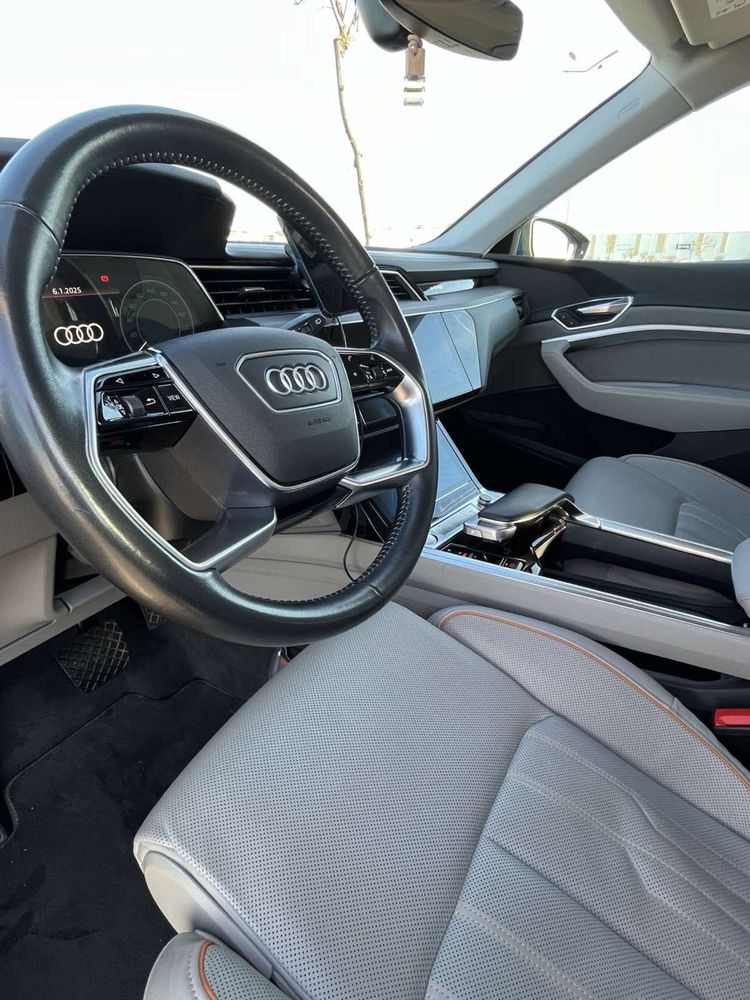 Продам власний Audi e-tron55 quatro