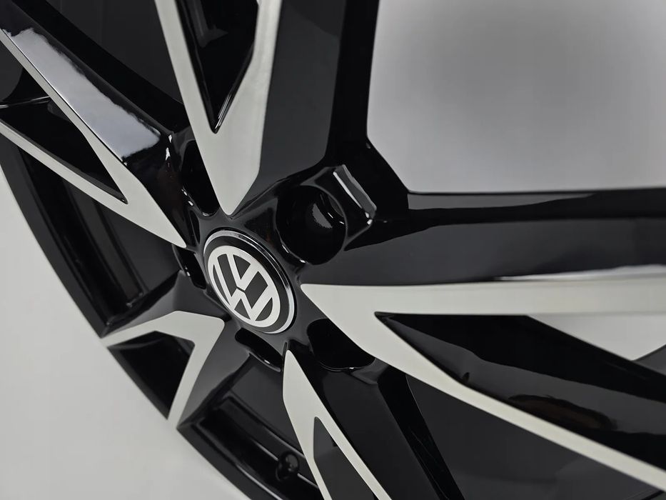 FABRYCZNIE NOWE Felgi 18" Volkswagen Golf Touran Passat Tiguan T-Roc