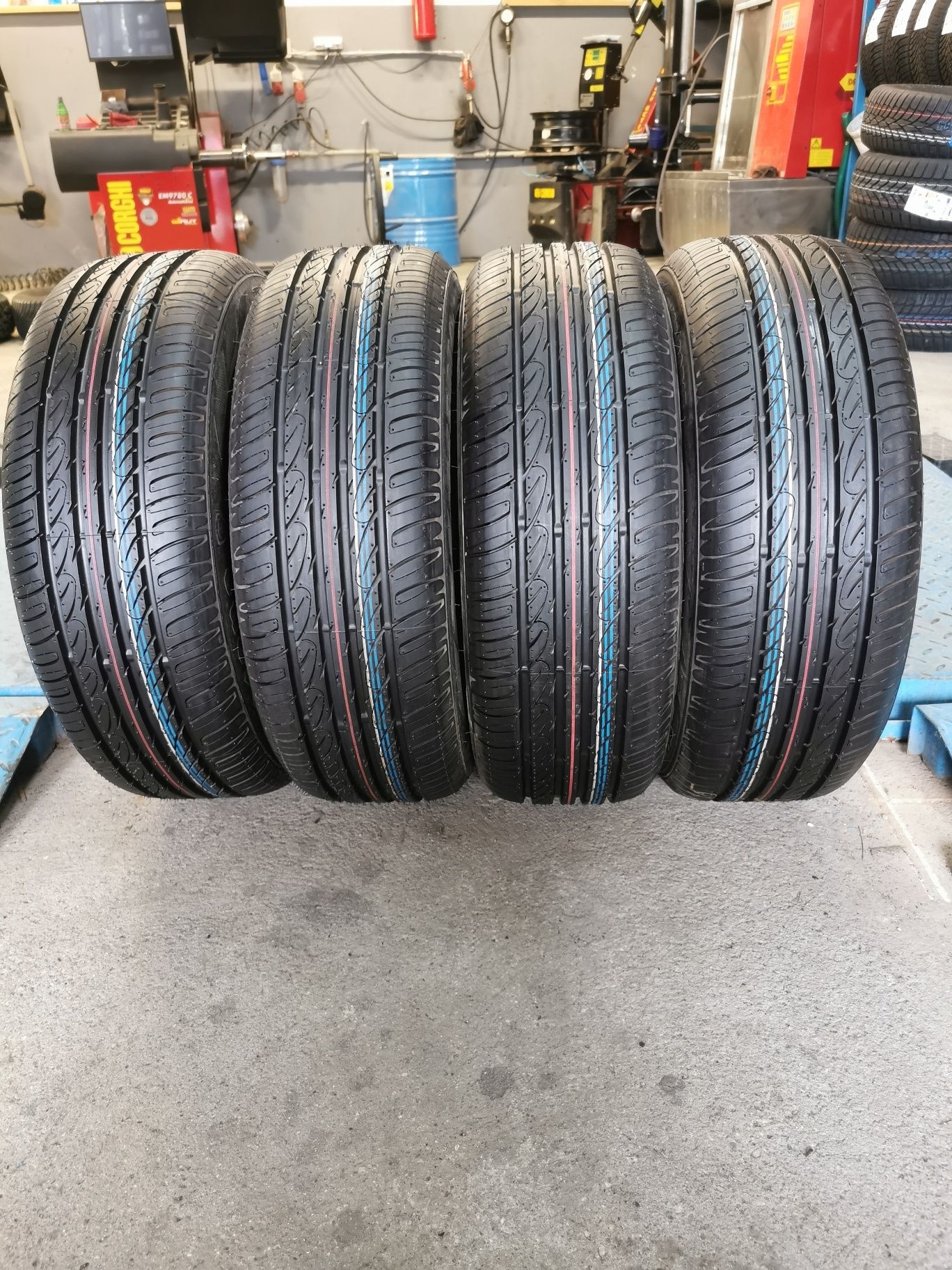 SUPER OKAZJA KOMPLET OPON 195/60R15 88H FirestoneTZ300 z 2021r.