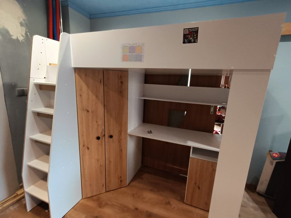 Łóżko, antresola z biurkiem