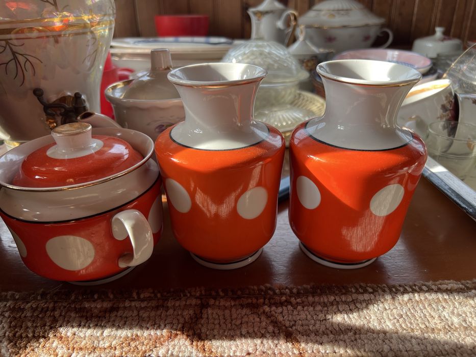 Посуд фарфоровий