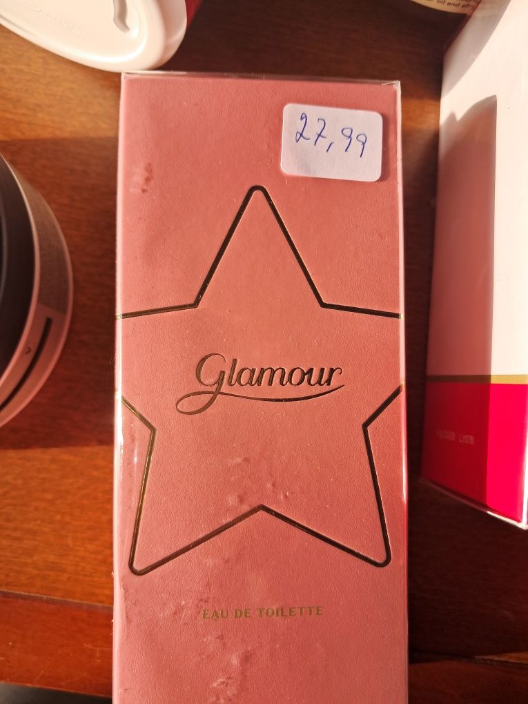 Perfumes  ,e creme de mãos.