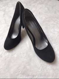 Czarne buty na obcasie Graceland