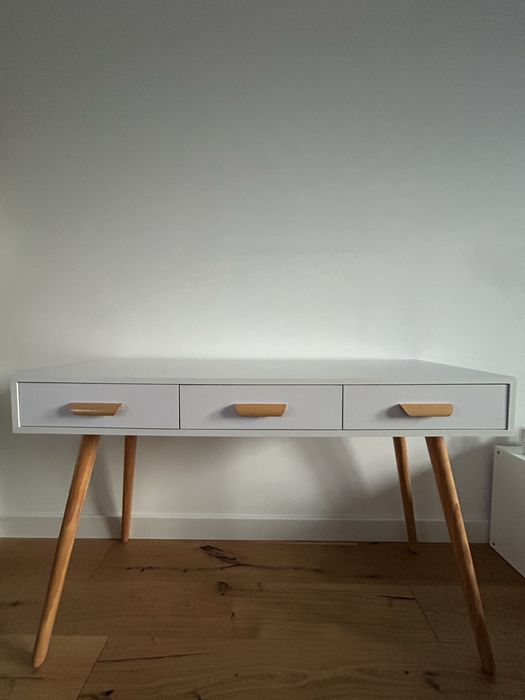 Biurko toaletka biała