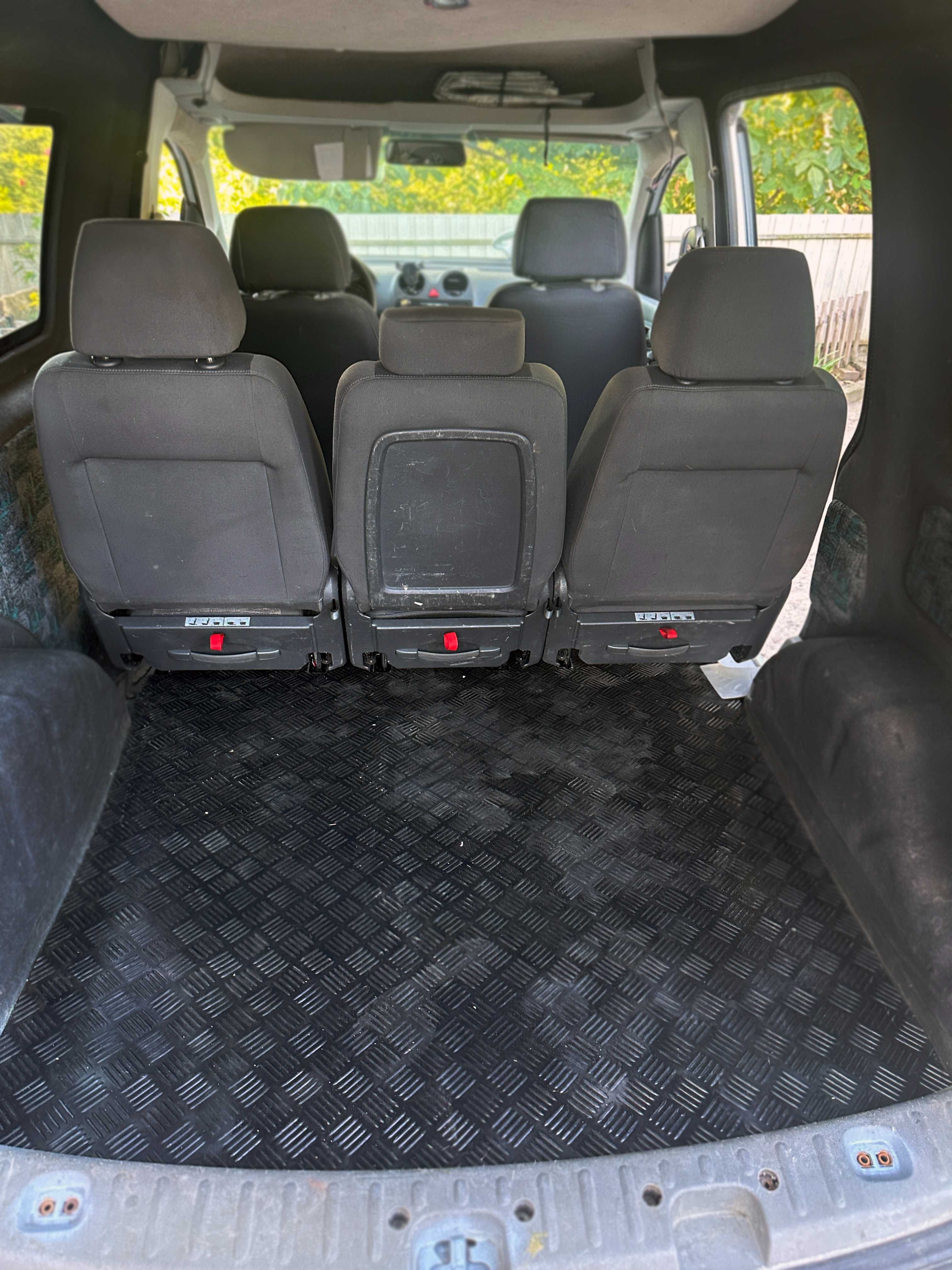 Кріплення для установки сидінь VW Touran в VW Caddy