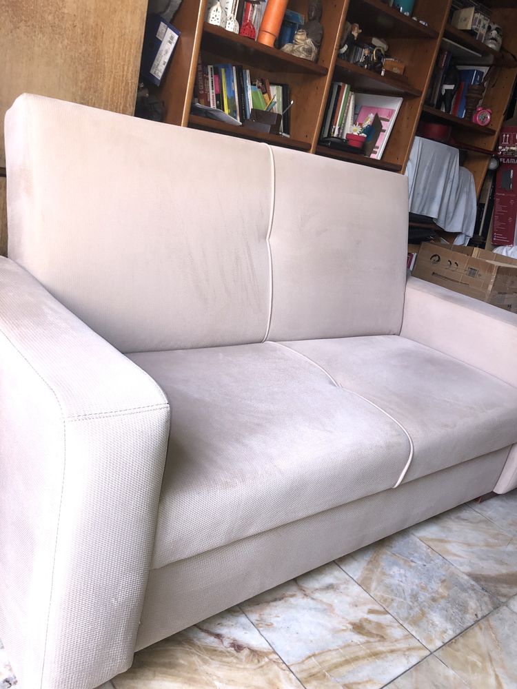 Cama casal e mesinhas de cabeceira sofa