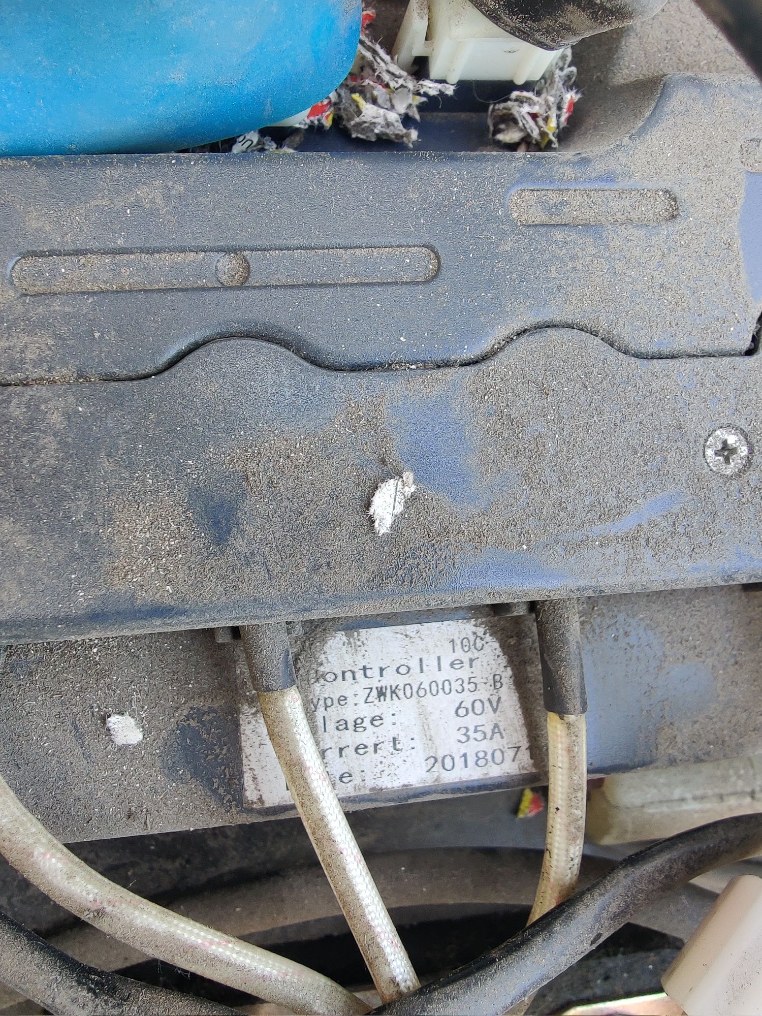 Skuter elektryczny +kufer i dwa kask
