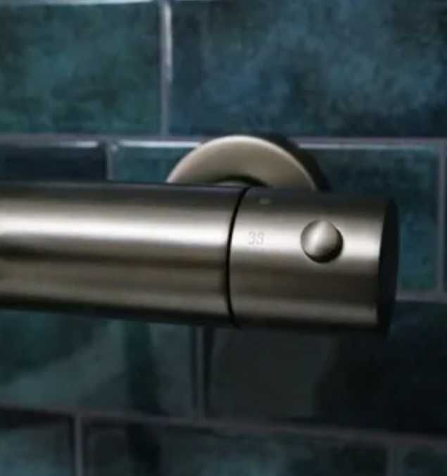 torneira de banheira e duche preta termoestatica gun metal Luisa