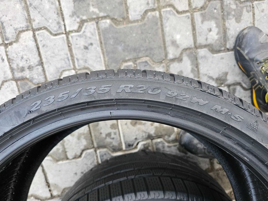Zima Pirelli 235/35 R20