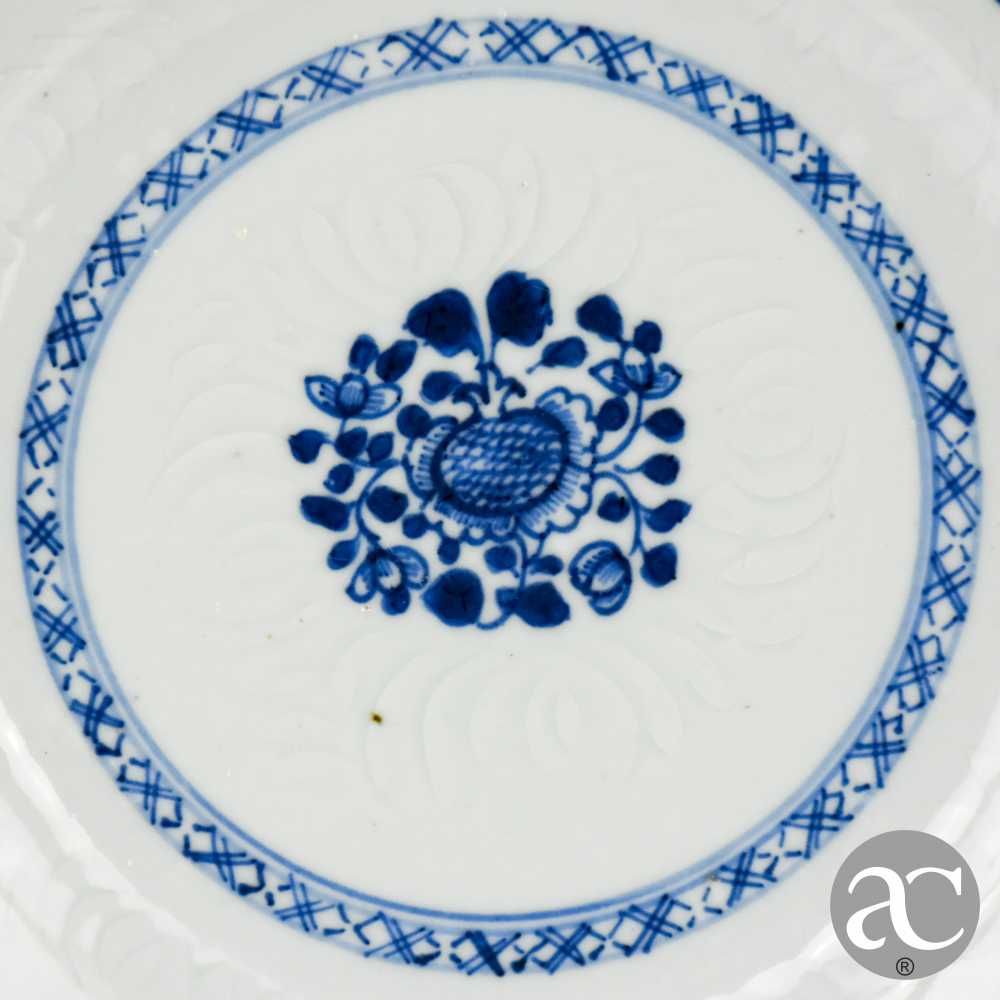 Par de pratos China, com Flores e Decoração Anhua, Qianlong séc. XVIII