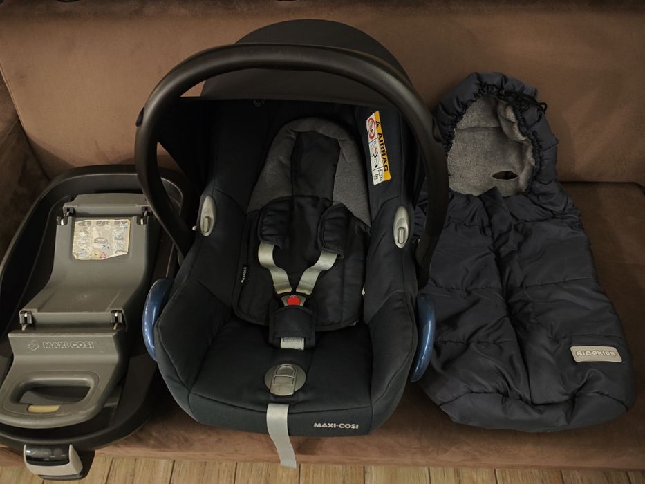 Fotelik Maxi-Cosi CabrioFix 0-13 kg granat + baza Familyfix + śpiworek
