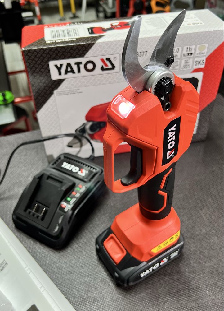 Секатор аккумуляторный YATO YT-828377 Комплект Бесщеточный