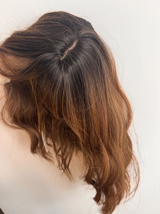 Rude włosy fale loki  grzywka peruka dla kobiet gęsta ciepły odcień