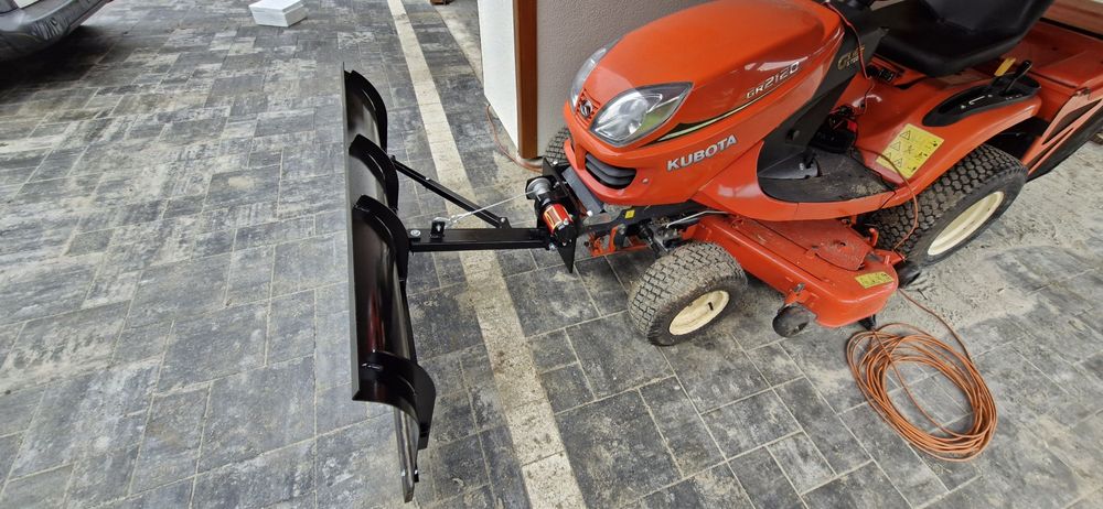 Pług do śniegu kubota gr 2120  gr2120 do traktorka kosiarki
