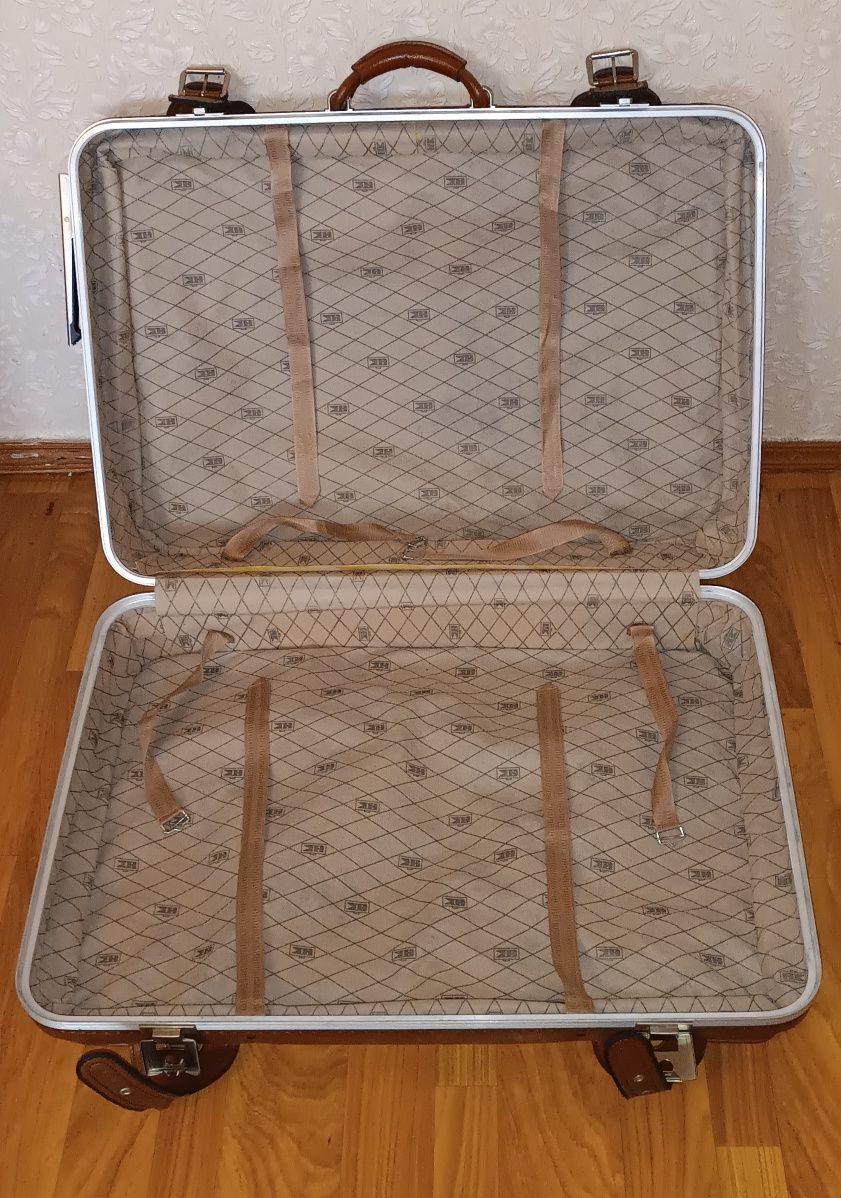Кожаный чемодан на колёсиках производство Германия