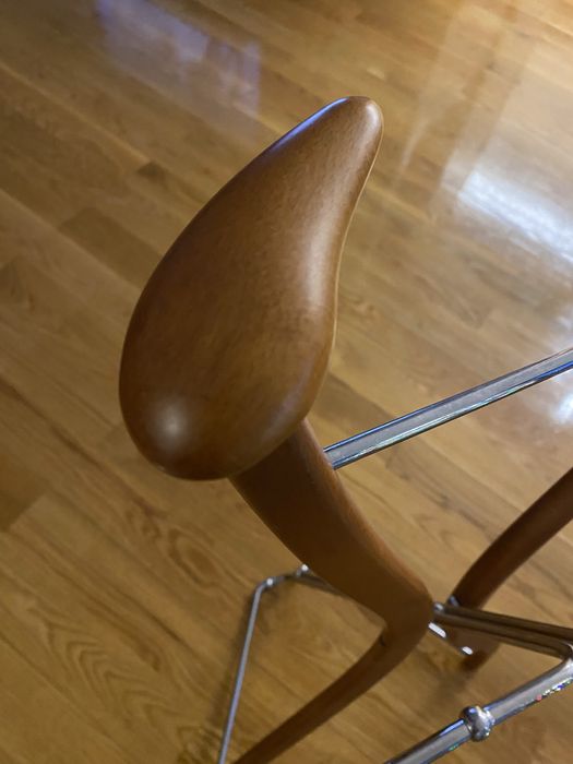 Cabide de pé marca design