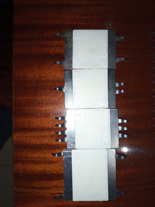 Продаю двохфонтуруну в'язальну машинку АНУШКА (+ клубочок у подарунок)