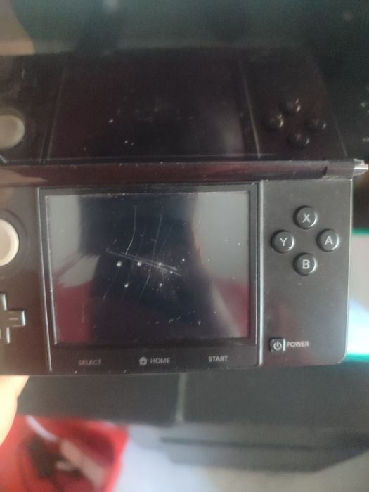 Nintendo 3DS, carregador e jogos