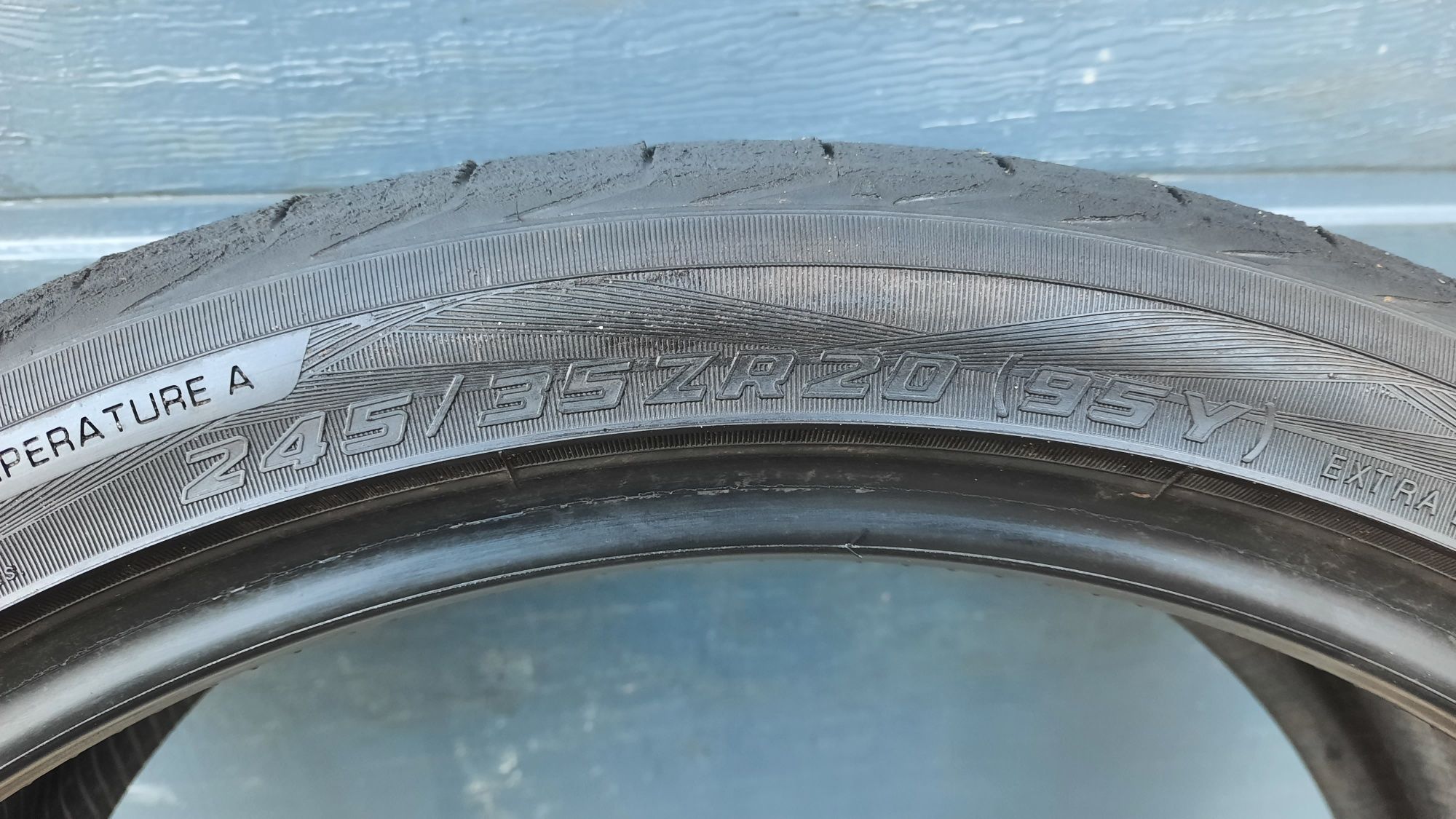 Yokohama 245/35 ZR20 Advan Sport V105