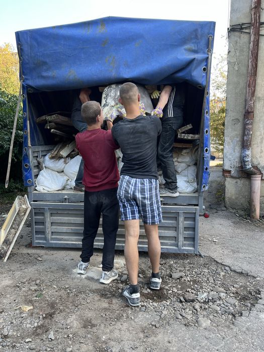 Бригада демонтажників.