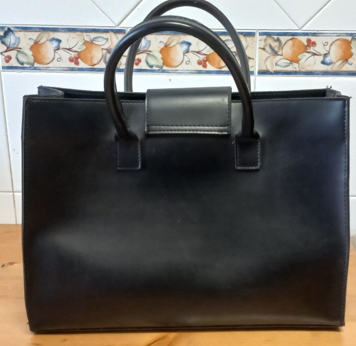 Mala senhora em pele