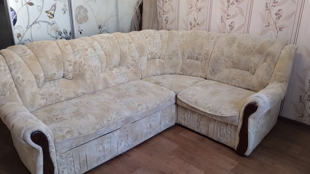 Продам угловой диван б/у