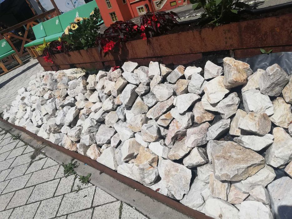 Kamień do gabionu na skarpę łupek czarny kora kamienna Biała Marianna