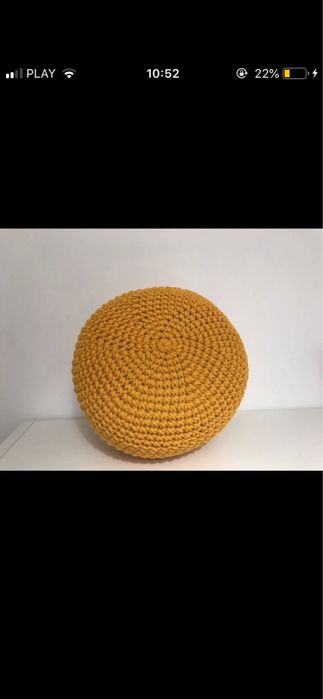 Pufa na szydełku, ręcznie robiona.