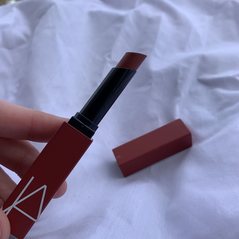 Матовая помада от Nars