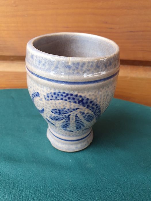 Ceramiczne naczynko w kolorze niebieskim