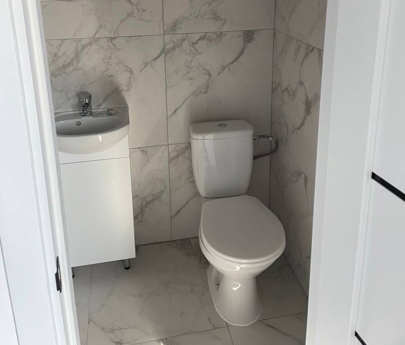 Здається в оренду офісне приміщення 30 м2 з терасою 100 м2 біля озера