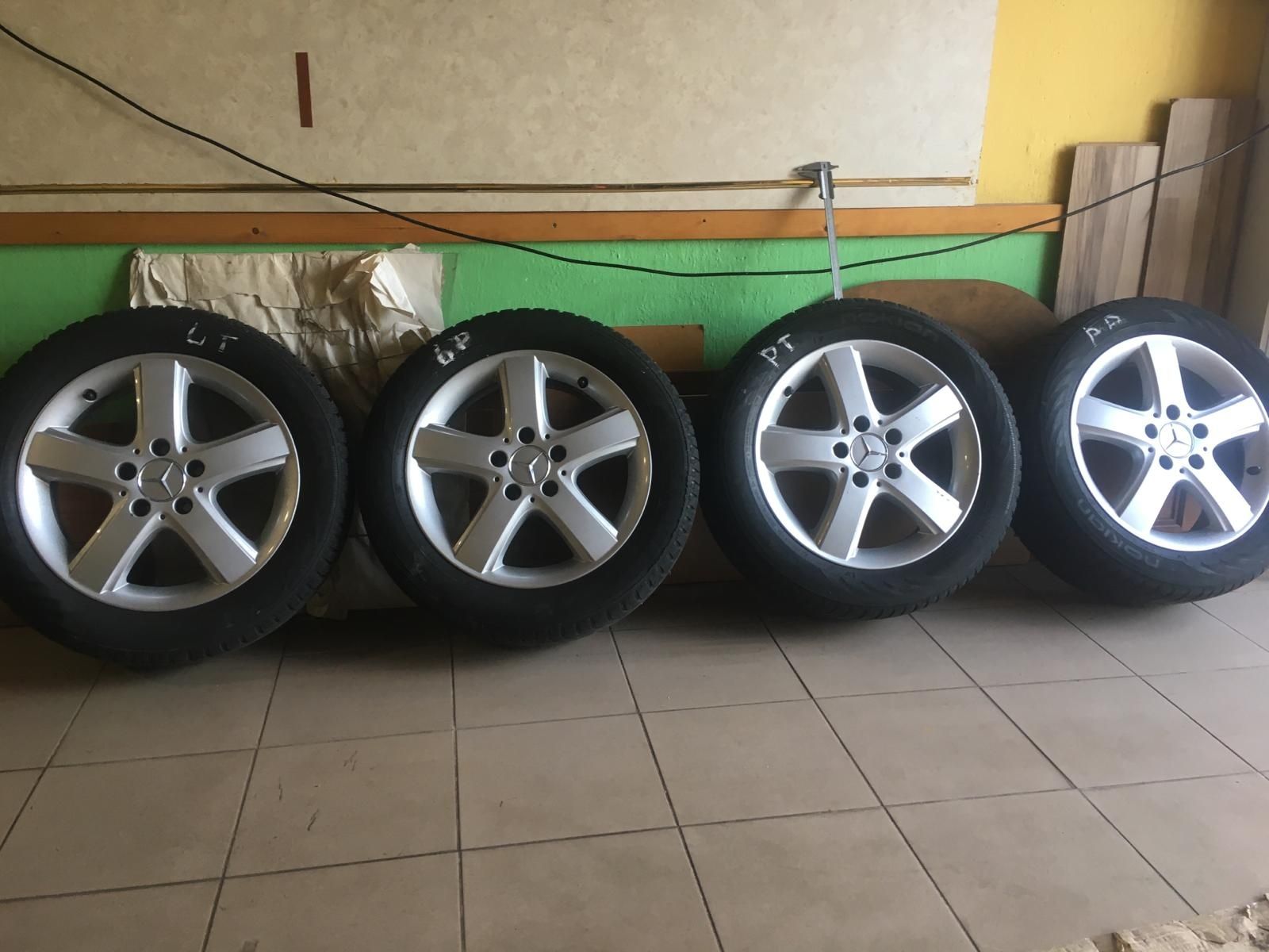 Felgi Mercedes 16' z oponami zimowymi Nokian