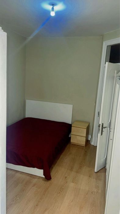 Quarto para arrendar na graça a 10 minutos da estaçao santa polonia