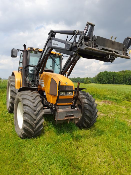 Renault Ares 640 z ladowaczem quick