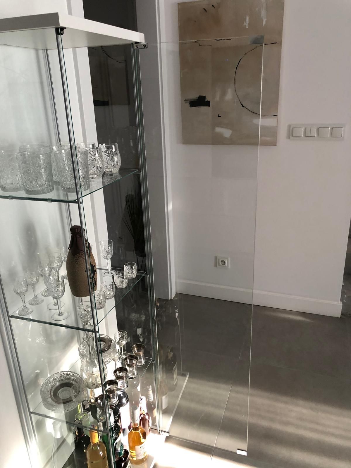 IKEA KOMODA - biała,  przeszklona.