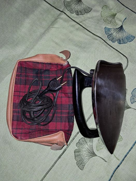 Turystyczne, składane żelazko Francja