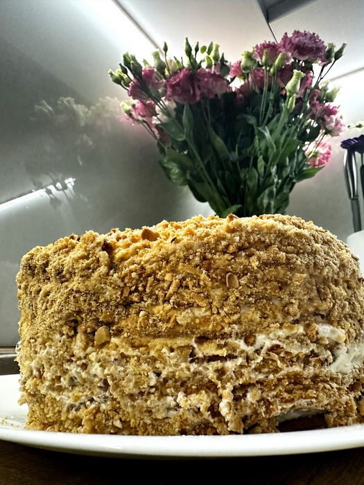 Домашні страви, фуршети та торти на замовлення