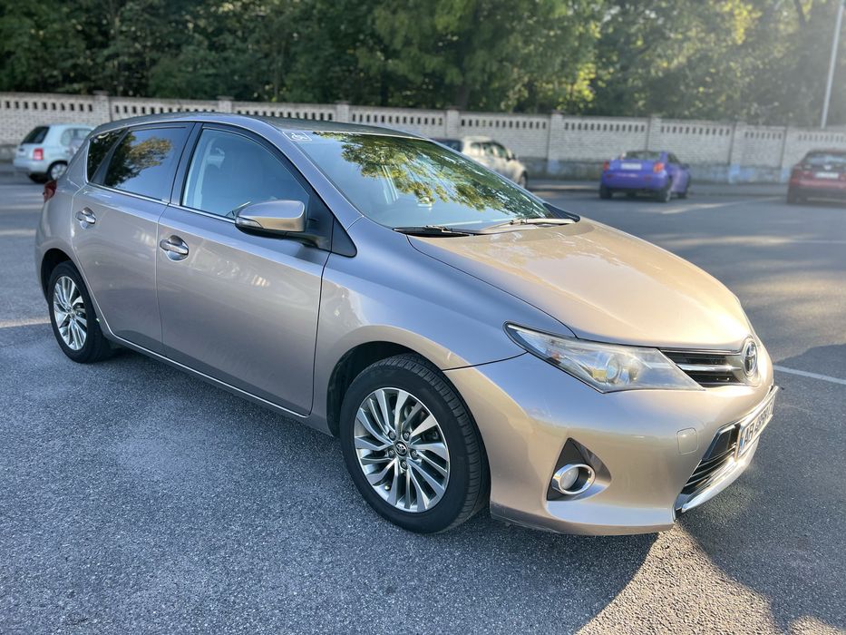 Toyota auris 2013