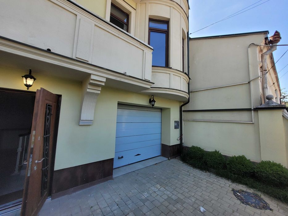 Добротні апартаменти поблизу центру та парку.