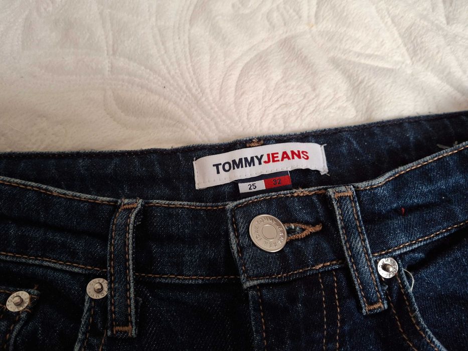 Tommy Jeans granatowe jeansy Mom Ultra high rise wysoki stan 25x32