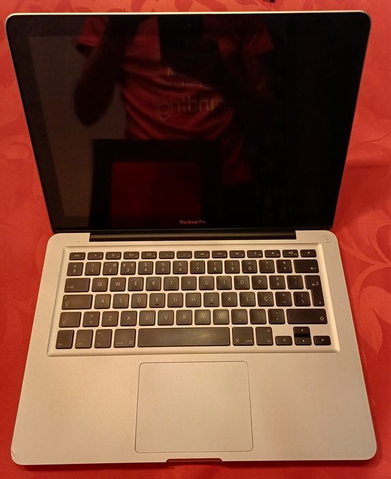 MacBook Pro 13' 2.5GHz Intel Core i5 4GB RAM 500GB