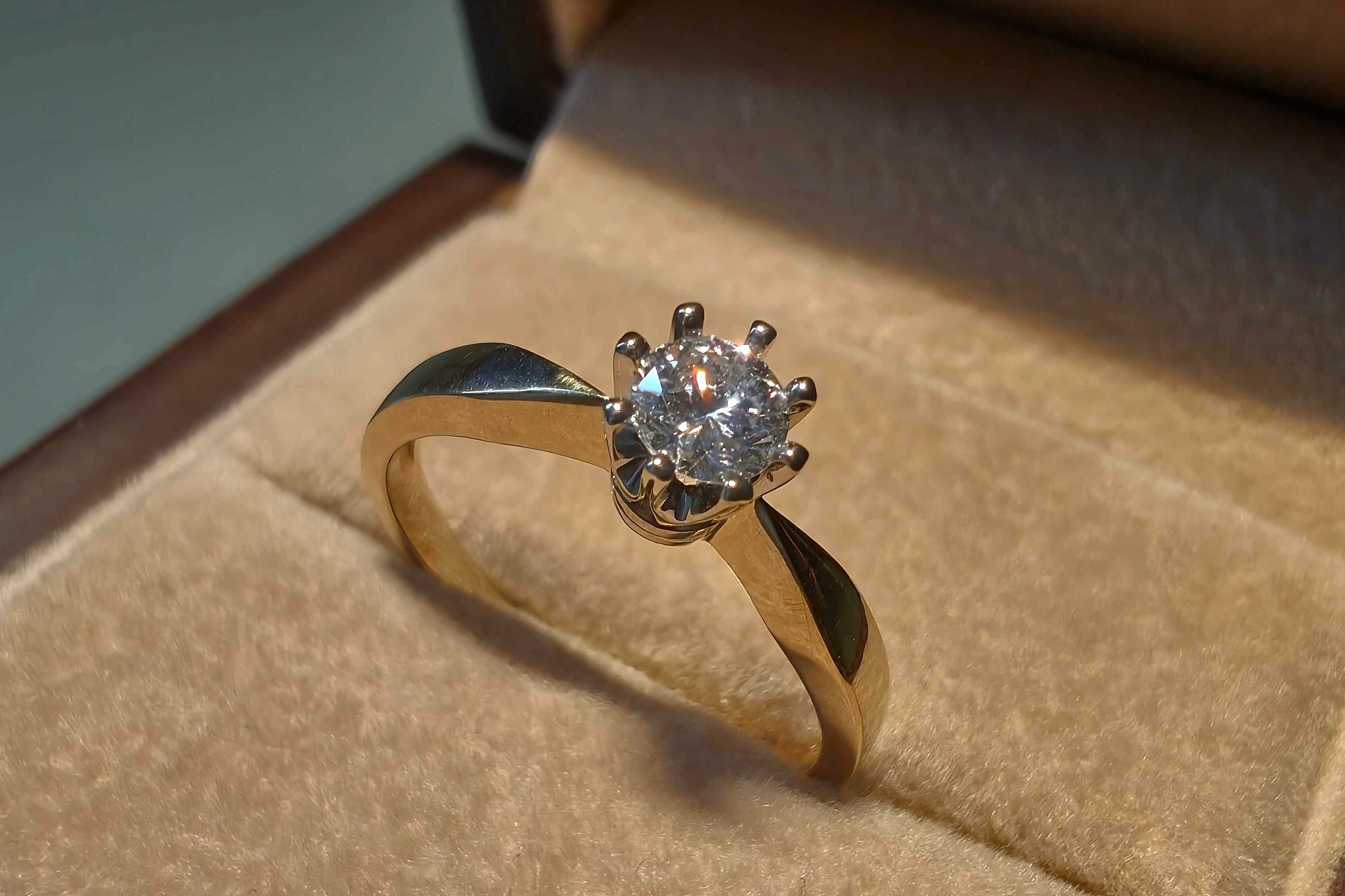 Pierścionek Apart z brylantem diamentem 0,23 ct rozmiar 11 12 Jak Nowy