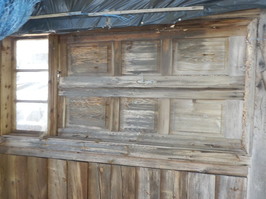 Stare drewniane drzwi vintage rustykalne okna