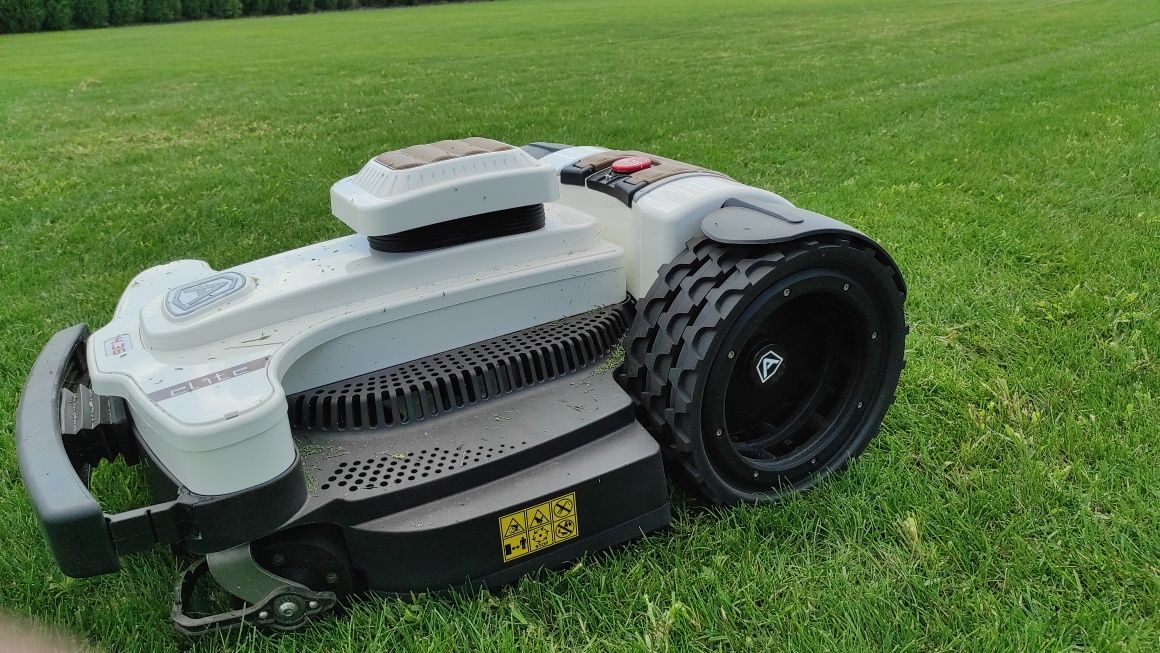 Robot koszący Ambrogio NextLINE 4.36 elite kosiarka automatyczna 6000m