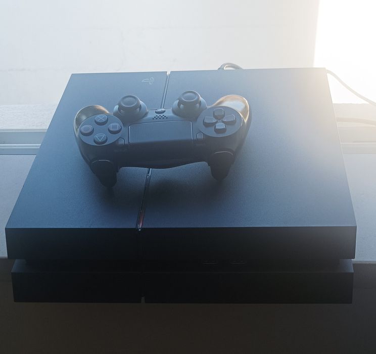 PlayStation 4 com 1 comando